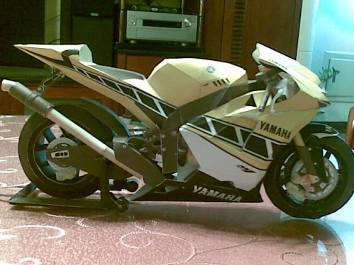 Yamaha M1右側